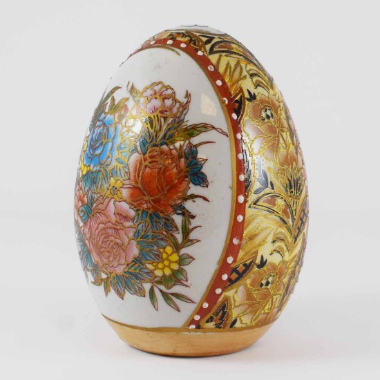 Vintage Satsuma Egg, Satsuma Pottery Egg Of 4 Inch Size With Hand Painted Floral Design In White And Gold Finish CHE4-02