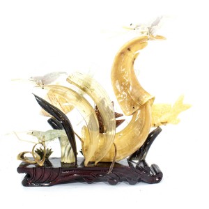 Artificial Jade Sea Life Figurines Shrimps & Fish With Sea Horns On Wooden Platform Large - NS-JADESEACR12