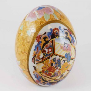 Vintage Satsuma Egg, Satsuma Pottery Egg Of 5 Inch Size Portraying Geisha With Emperor Prominent Orange Color CHE5-01